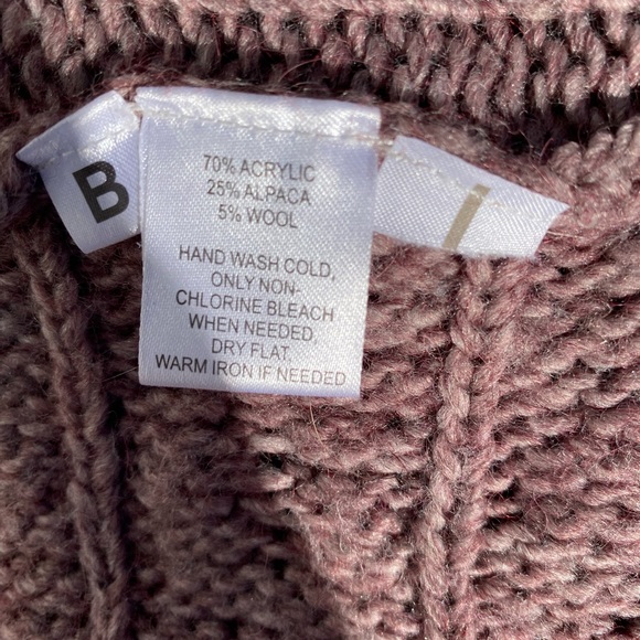 Like new Ann Taylor loft short sleeve cardigan, sweater- lavender color - LG - Picture 4 of 5